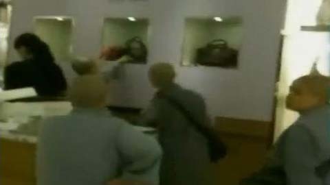 4 ni cô đi mua túi hàng hiệu