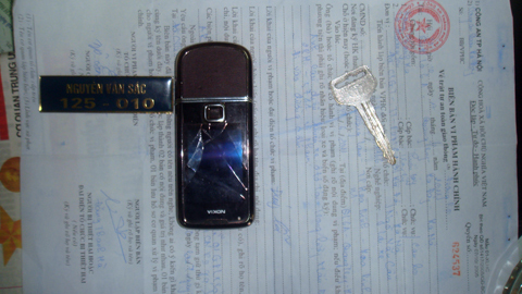 Vi phạm còn bóp nát điện thoại của CSGT