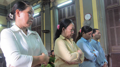 Đau đớn cảnh “làm vợ” của thiếu nữ bị bán
