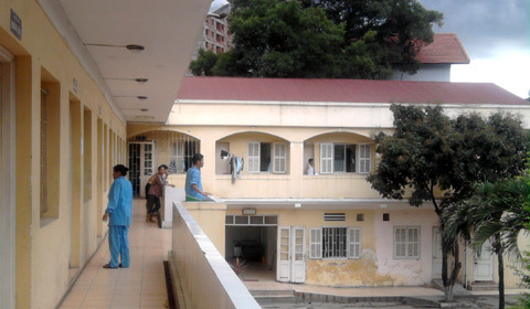 Cuộc sống khủng khiếp của người... chờ chết