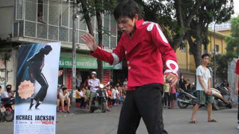 Teen Hà thành nhảy Flashmob vì Michael Jackson