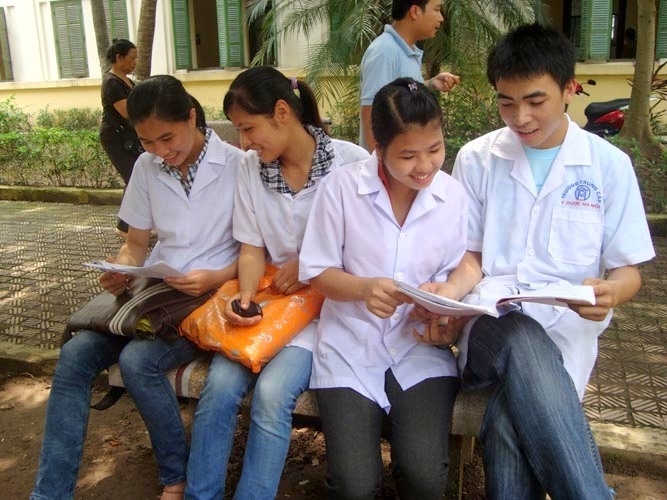 Nam sinh Y khoa khoe 'chiến tích' khám chị em