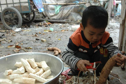 Rớm máu nẻo đường mưu sinh của trẻ em