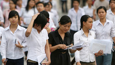 Giám khảo không được tiết lộ nội dung bài thi