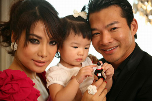Nhạc sĩ Lưu Thiên Hương chấm ảnh gia đình