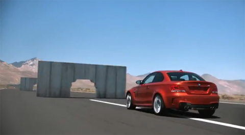 Pha xuyên tường chính xác của BMW 1M Coupe