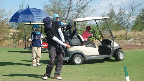 Golfer Thủ Đức so tài cùng Cá mập trắng