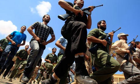 Pháp thả vũ khí cho quân nổi dậy Libya