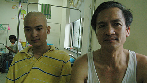 Giấc mơ vào đại học trên giường bệnh