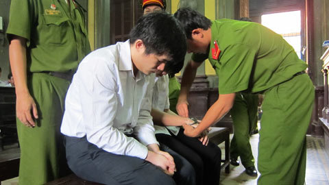 Một hung thủ sát hại Phó Bí thư quận được đề nghị tha chết