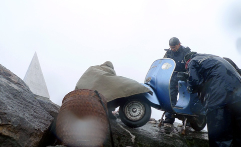 Xe Vespa cổ 'trèo' lên đỉnh Phanxipăng