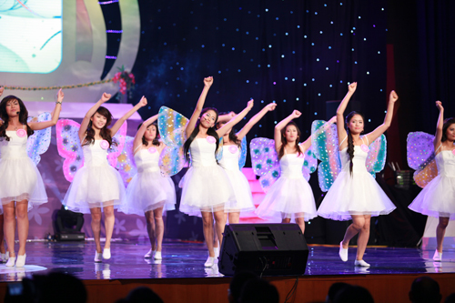 Miss Teen 2011 nhận giải 100 triệu đồng