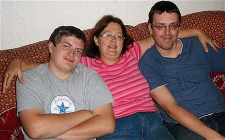 Gặp lại con sau 36 năm thất lạc nhờ Facebook