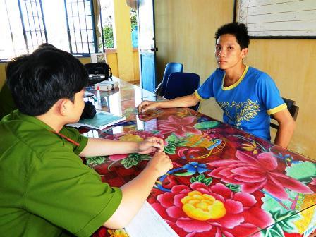 'Yêu' trẻ em, một ca sỹ 'vườn' bị bắt