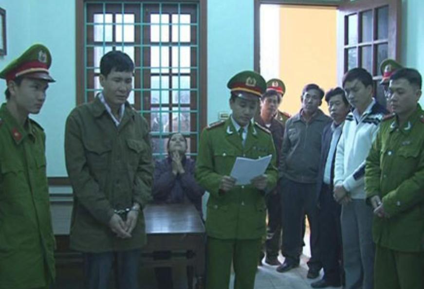 Ghen tuông, bóp cổ chết con riêng của vợ