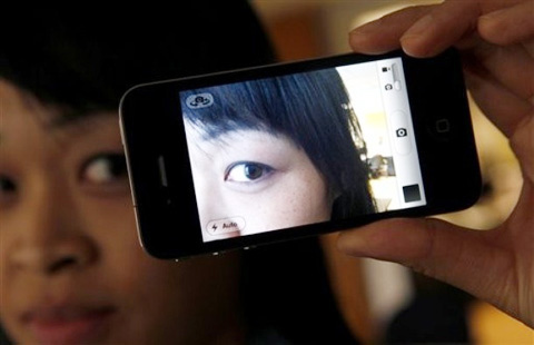 Chị em bày nhau cách quản chồng bằng iPhone