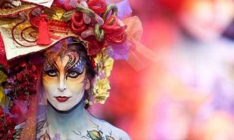 Tác phẩm nghệ thuật nổi bật trên làn da mỏng manh