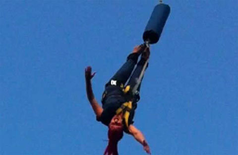 Chân gãy bốn đoạn vì nhảy bungee