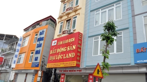 Người mua bất động sản chấp nhận bị 'cắt cổ'