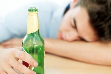 Phát hiện mới về sinh viên uống rượu