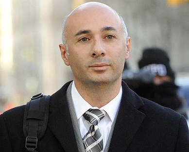 Giám đốc làm lộ bí mật iPhone và iPad đối mặt 30 năm tù