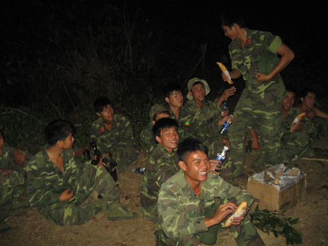 Trắng đêm chữa cháy cho rừng