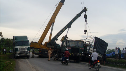 Sự cố nhỏ, vẫn tắc đường sắt 8 tiếng
