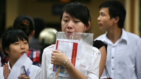 Đi cấp cứu trong giờ thi Lịch sử