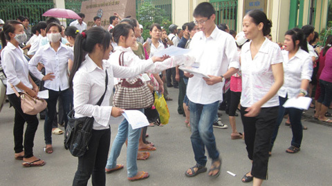 Sinh viên tranh thủ kinh doanh mùa thi