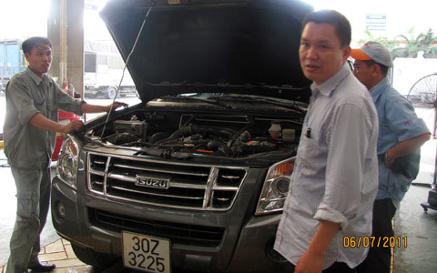 Ôtô bị bệnh lạ: Khổ chủ chờ đến bao giờ?