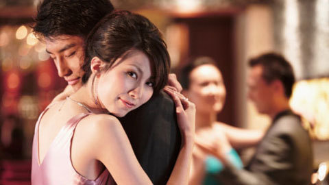 2 năm yêu “tòm tem” có 4 người