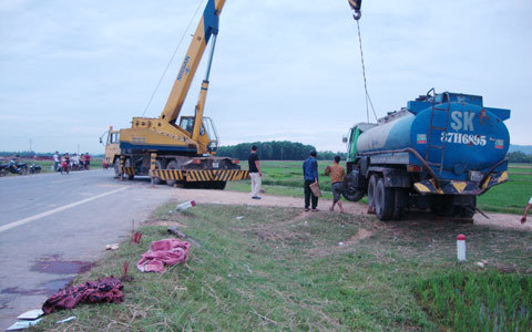 Tai nạn kinh hoàng, 2 nữ sinh chết thảm