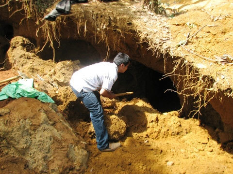 Nóng trong ngày: Giận người yêu, nã súng kinh hoàng