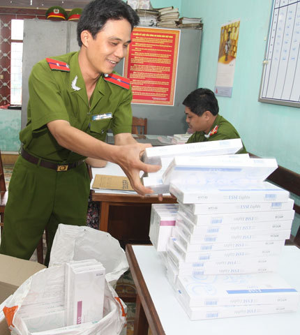 Phát hiện rượu, thuốc lá lậu trên tàu hỏa