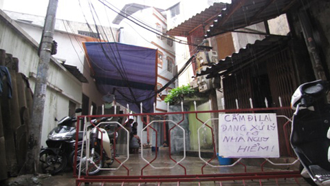 Hà Nội: Hai ngôi nhà 5 tầng nghiêng lún