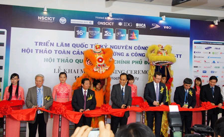 Triển lãm VCW 16 khai mạc, thiếu vắng nhiều “ông lớn”