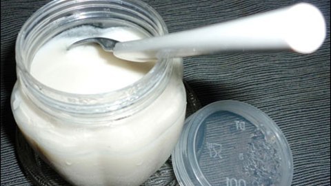Khách hàng Mỹ hoảng vì sữa chua chứa tinh dịch
