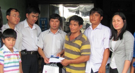 Đoàn thanh niên VNPT tặng quà, động viên hiệp sĩ ở Bình Dương