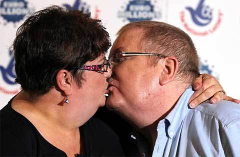 Cặp vợ chồng trúng xổ số 260 triệu USD