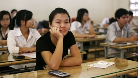 Sinh viên Ngoại thương: 'Muốn cả gỗ cả nước sơn'