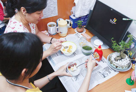 'Bão giá', dân công sở loay hoay với bữa trưa