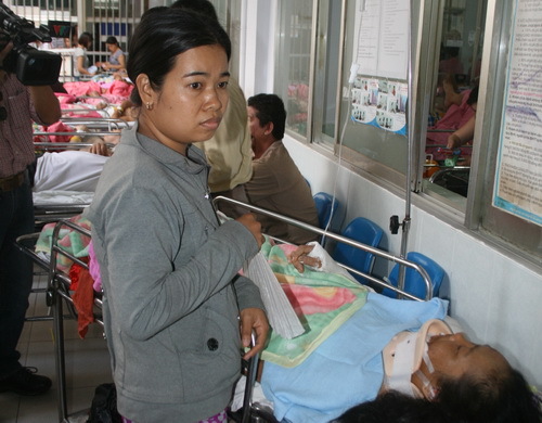 Nóng trong ngày: Nữ sinh lại 'quấy' cảnh sát