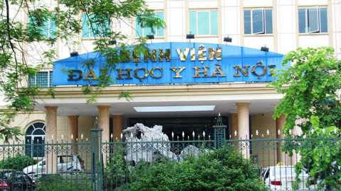 Hoãn mổ vì… bác sĩ bị ngộ độc thức ăn