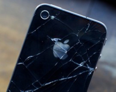 Đập vỡ iPhone4, được 50% điện thoại mới