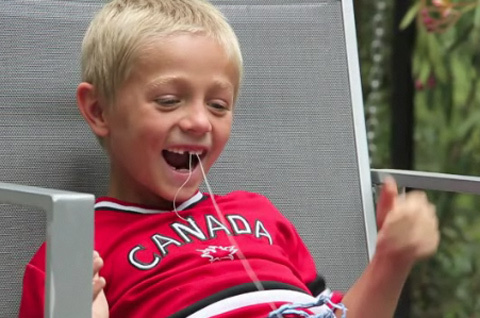 Dùng xe máy để nhổ răng