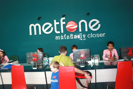 DN Việt đua nhau 'rải tiền' ra nước ngoài