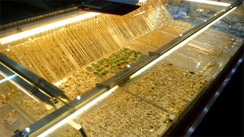 Bão giá không ngăn được dân tích trữ vàng