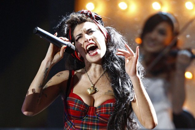 Ca sĩ Amy Winehouse chết chưa rõ nguyên nhân