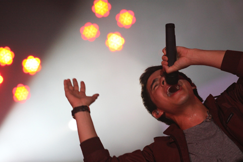 Khán giả Hà Nội điên lên vì Idol 9X David Archuleta