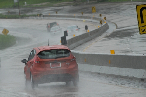 Những kinh nghiệm để đời lái xe mùa mưa